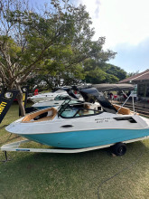 Lancha Mestra 240 MO + Mercruiser 250 Hp  2024
